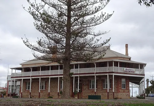 wallaroo-overnight-camping-area-campground-mount-palmer-mm8s5