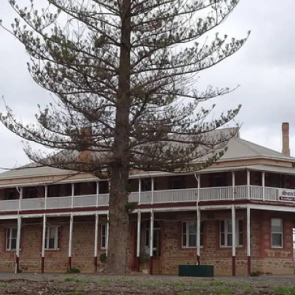 wallaroo-overnight-camping-area-campground-mount-palmer-mm8s5