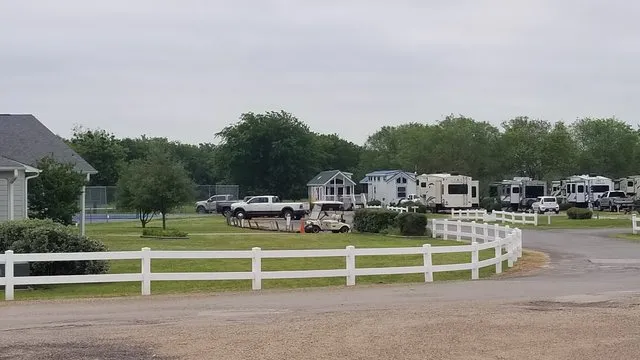 bluebonnet-ridge-rv-park-cottages-terrell-ysvzq