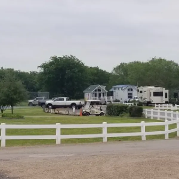 Bluebonnet Ridge RV Park & Cottages