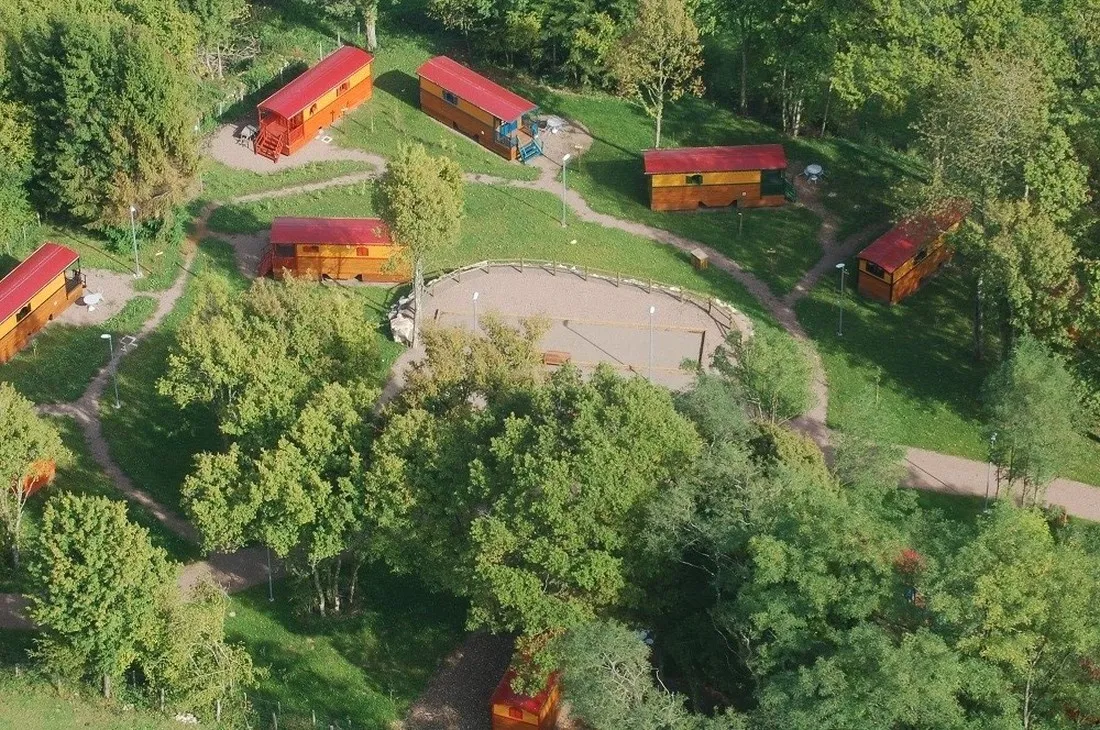 domaine-insolite-des-vergers-de-fontenois-fontenois-la-ville-comyo