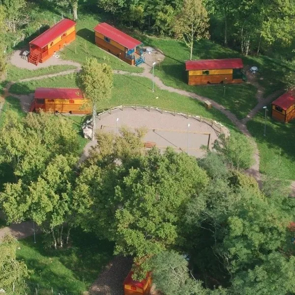 domaine-insolite-des-vergers-de-fontenois-fontenois-la-ville-comyo