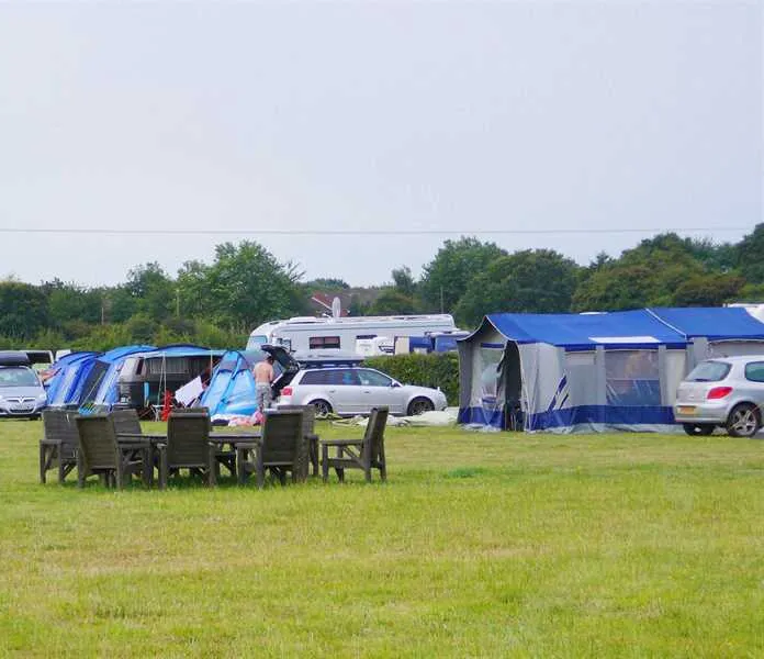 sunnydale-farm-camping-southampton-4j9yo