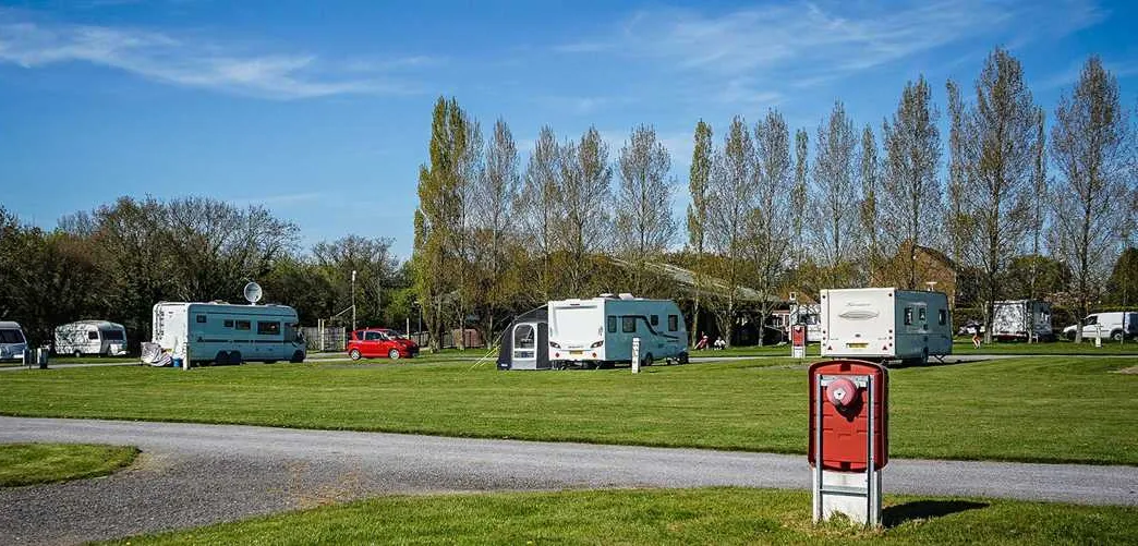 sunnydale-farm-camping-southampton-un8u8