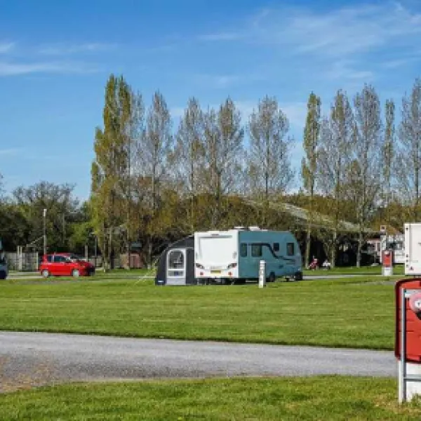 sunnydale-farm-camping-southampton-un8u8