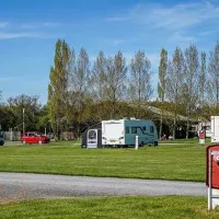 sunnydale-farm-camping-southampton-un8u8
