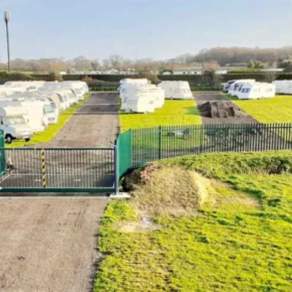 sunnydale-farm-camping-southampton-zglow