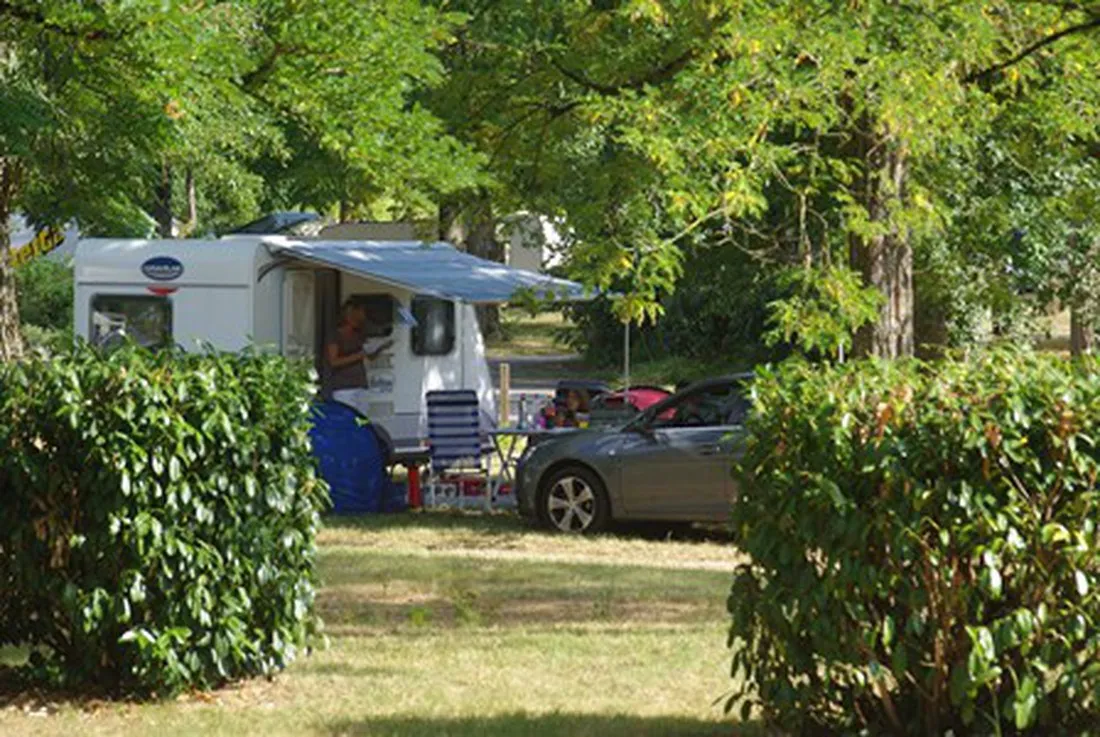 camping-de-l-ile-cosne-sur-loire-nievre-hi9mz