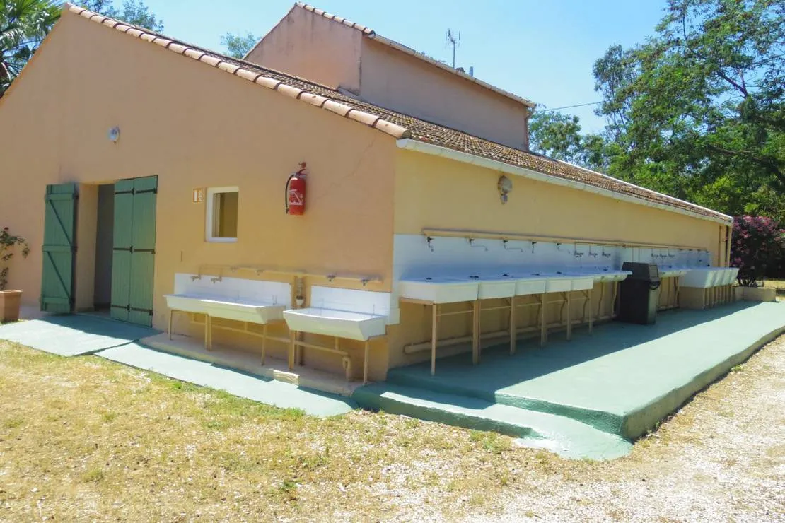 camping-aire-naturelle-belle-de-mai-hyeres-mhewp
