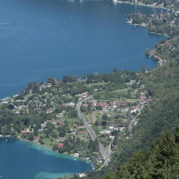 le-lac-talloires-haute-savoie-yf9lu