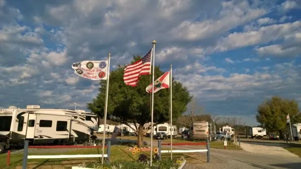 eagles-landing-rv-park-holt-5zkfz