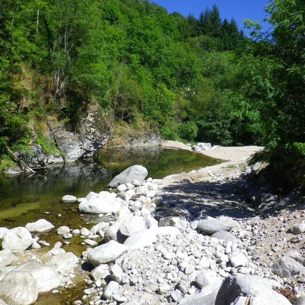 les-rives-de-lardeche-mayres-ardeche-4kxse