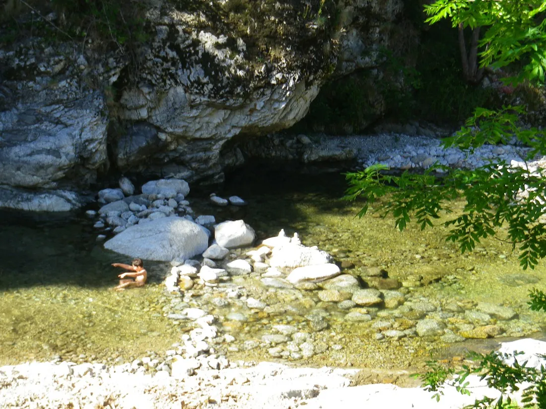 les-rives-de-lardeche-mayres-ardeche-sjuli