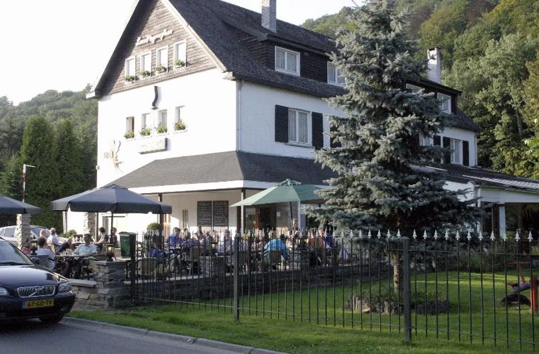 les-nymphes-la-roche-la-roche-en-ardenne-0ppgw
