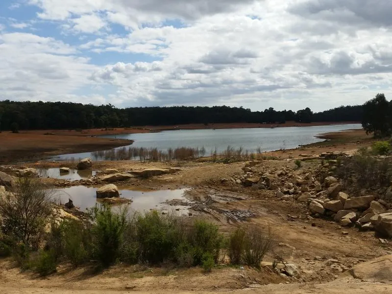 lake-navarino-lakeside-camping-campground-waroona-dmjhz