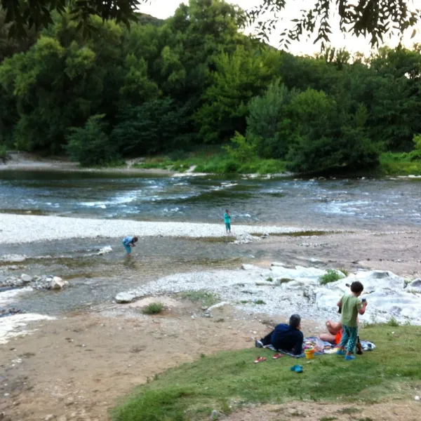 lile-sur-mezelet-vallon-pont-darc-ardeche-3s5o8
