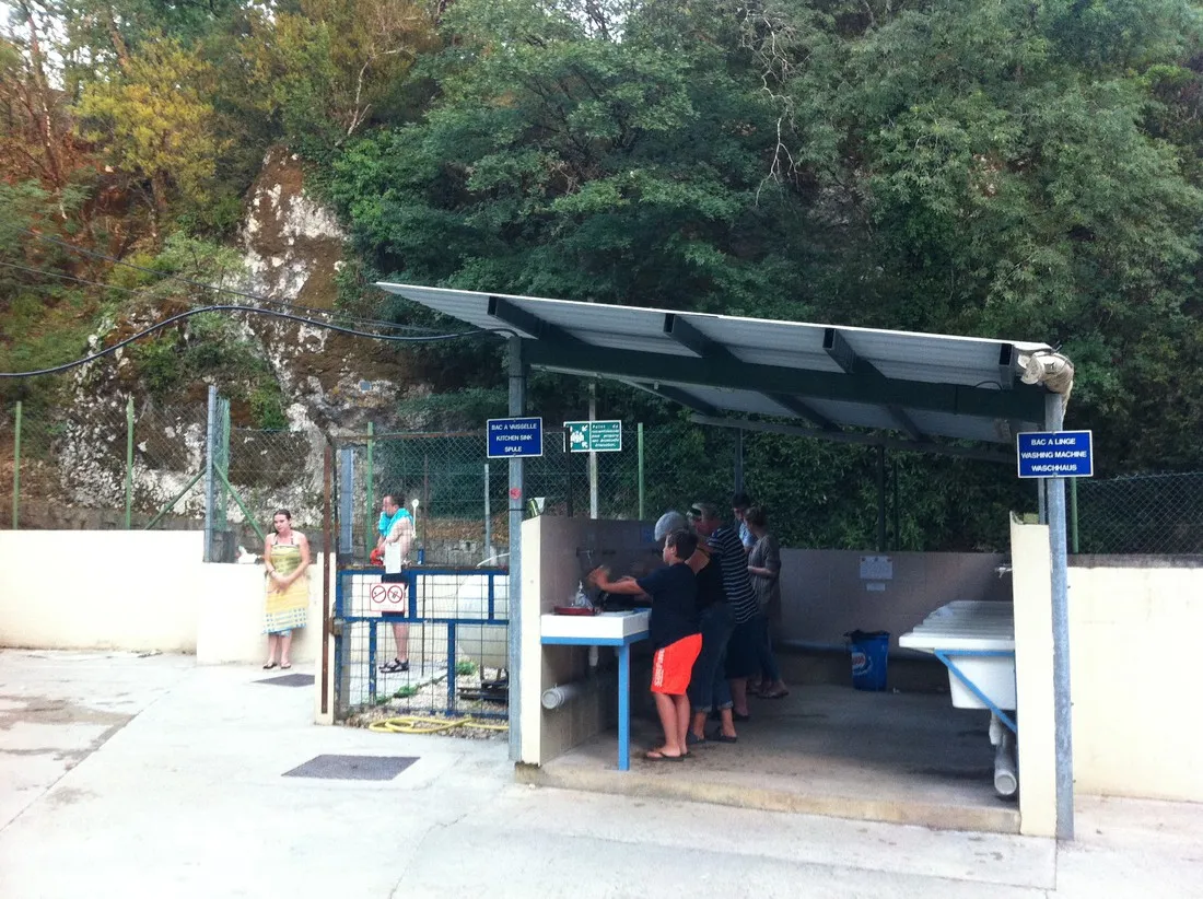lile-sur-mezelet-vallon-pont-darc-ardeche-mwxuw
