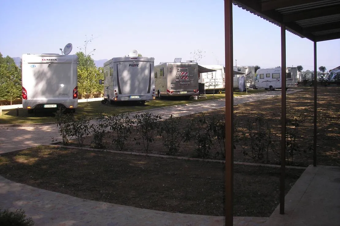 camping-arbi-pogradec-x2c7q