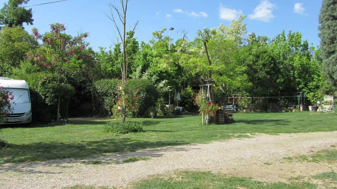 arc-en-ciel-aix-en-provence-bouche-du-rhone-bvlgq
