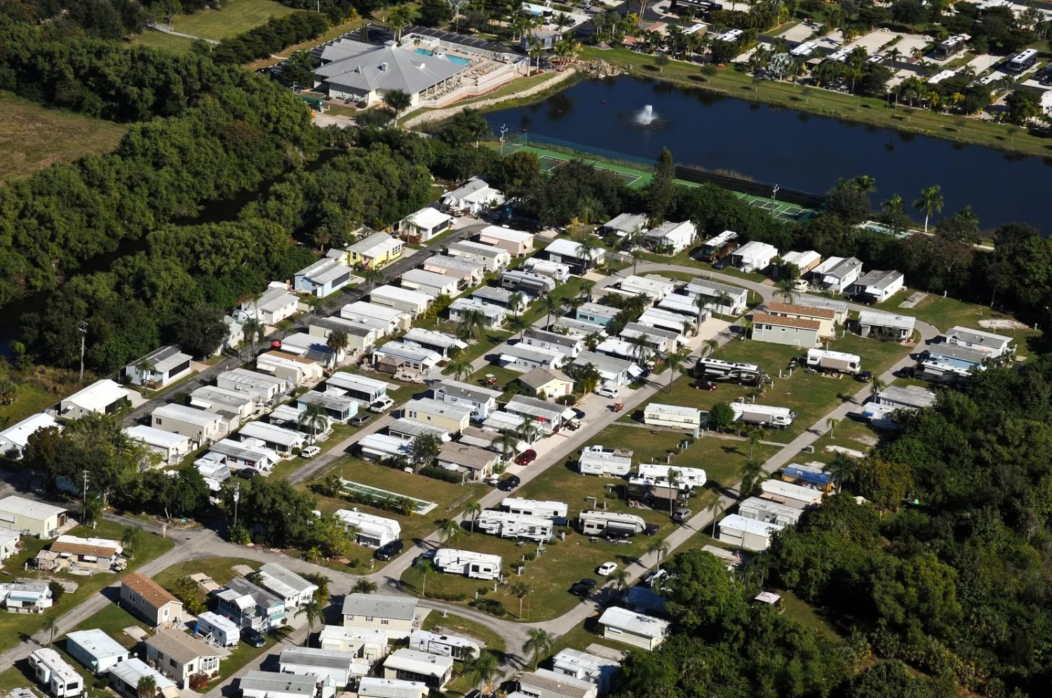 encore-fort-myers-beach-rv-resort-ft-myers-en3rs
