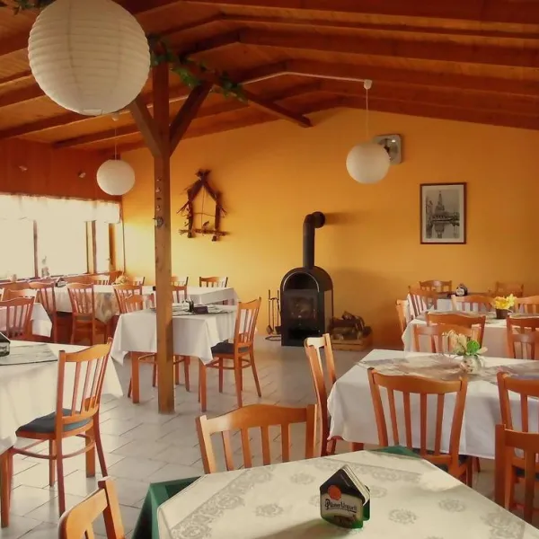 camping-am-see-vaclav-cheb-podhrad-8z2gb