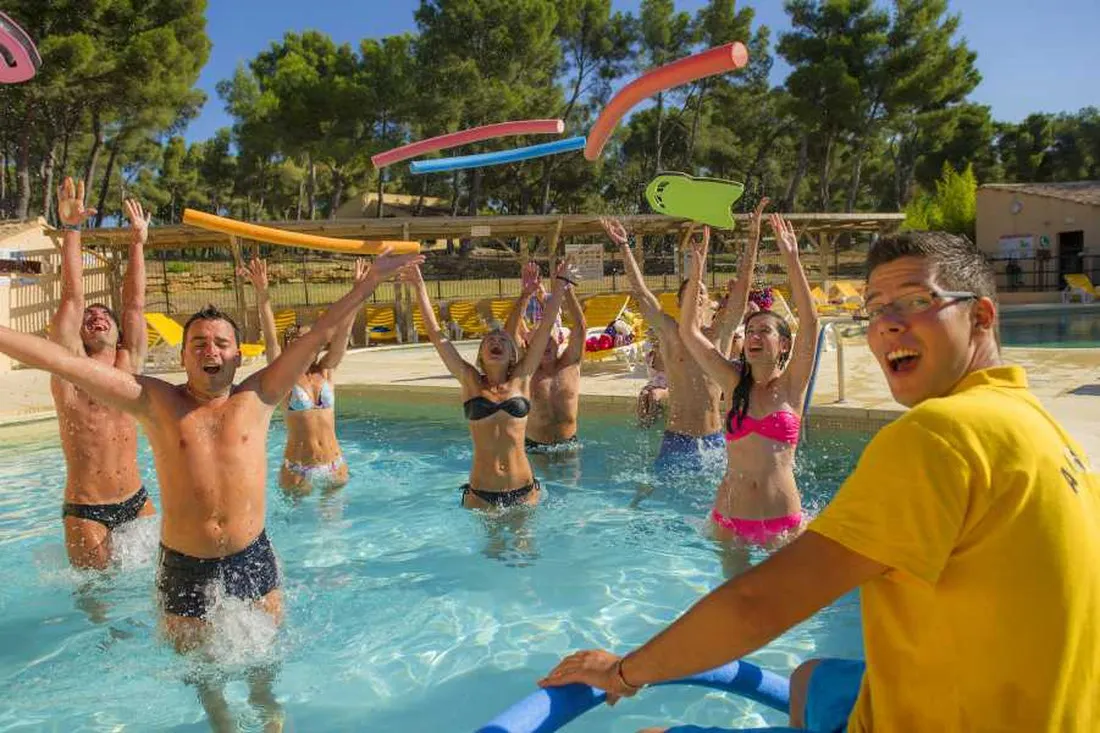 aec-vacances-les-dauphins-st-cyr-sur-mer-bjb3x