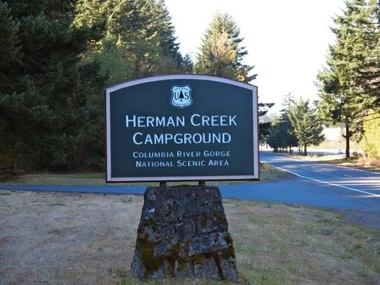 herman-creek-campground-cascade-locks-qwwvx