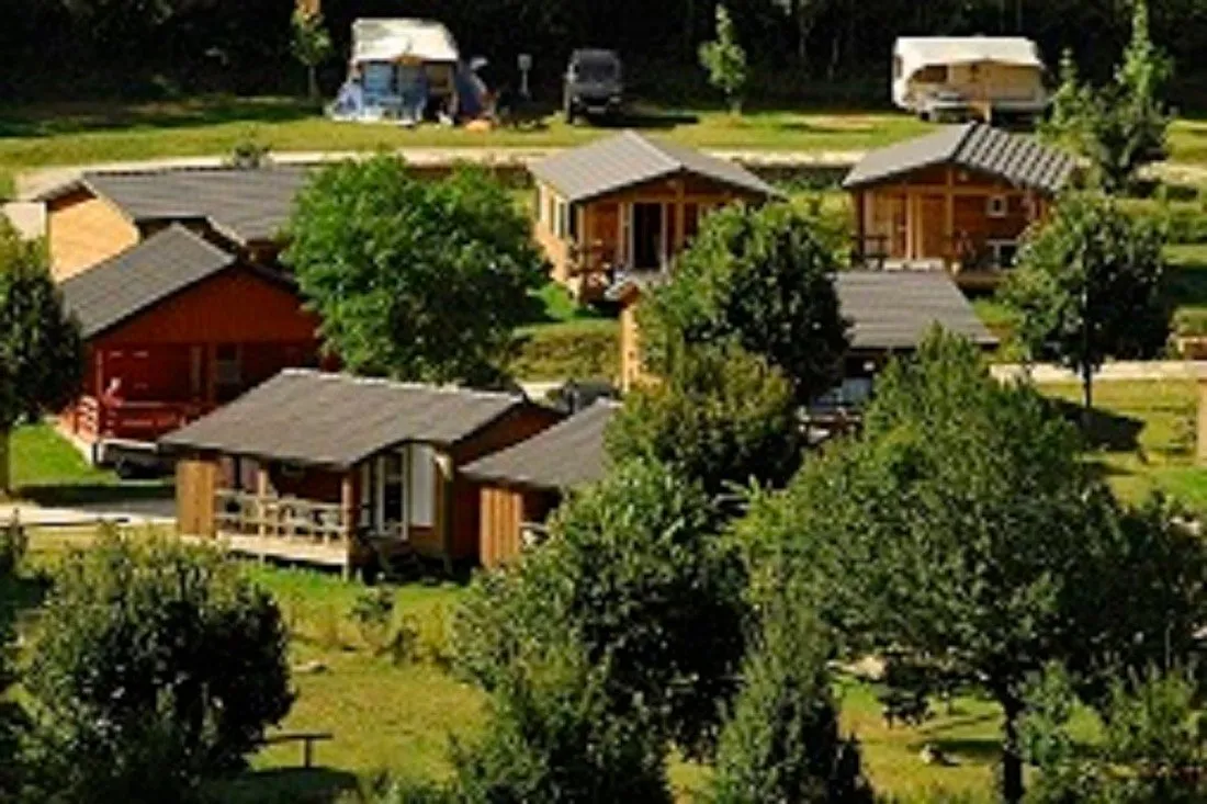 la-cascade-meyrueis-lozere-kkzlp