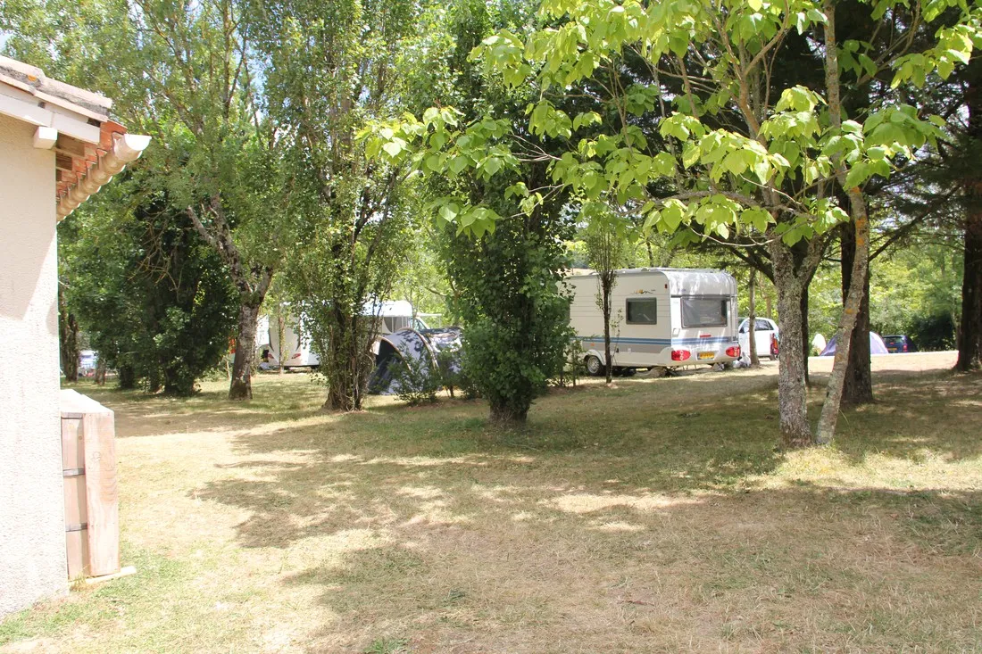 camping-les-graves-saint-pierre-lafeuille-vknmf