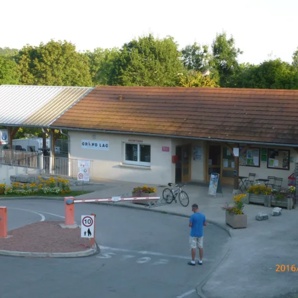 grand-lac-clairvaux-les-lacs-jura-kbb26