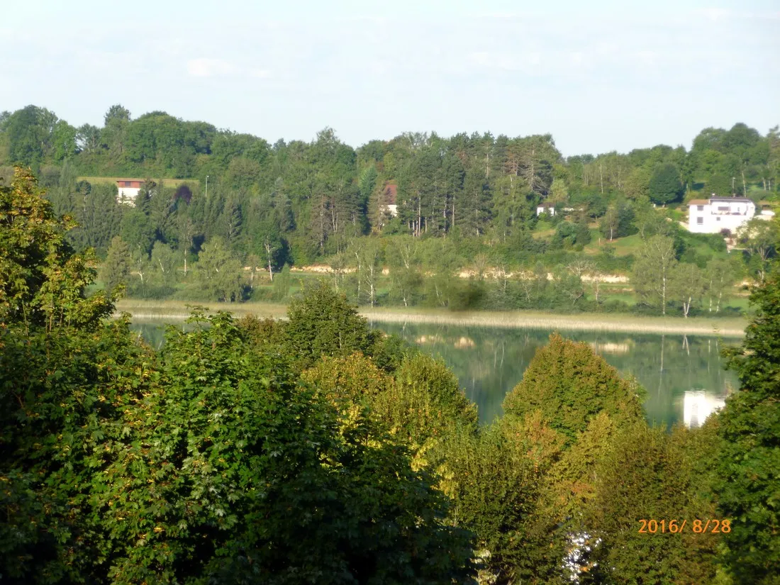 grand-lac-clairvaux-les-lacs-jura-rw2ou