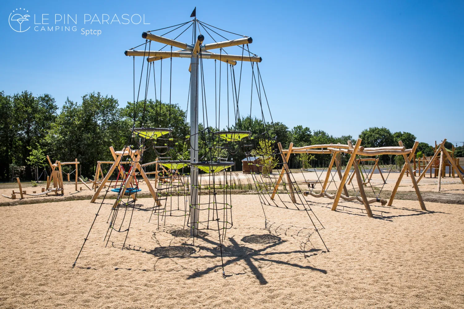 camping-le-pin-parasol-la-chapelle-hermier-p3wyg