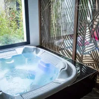 camping-le-pin-parasol-la-chapelle-hermier-pzotv