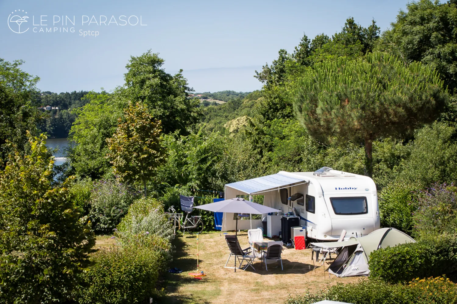 camping-le-pin-parasol-la-chapelle-hermier-xrf1n