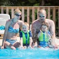camping-le-pin-parasol-la-chapelle-hermier-yslyk
