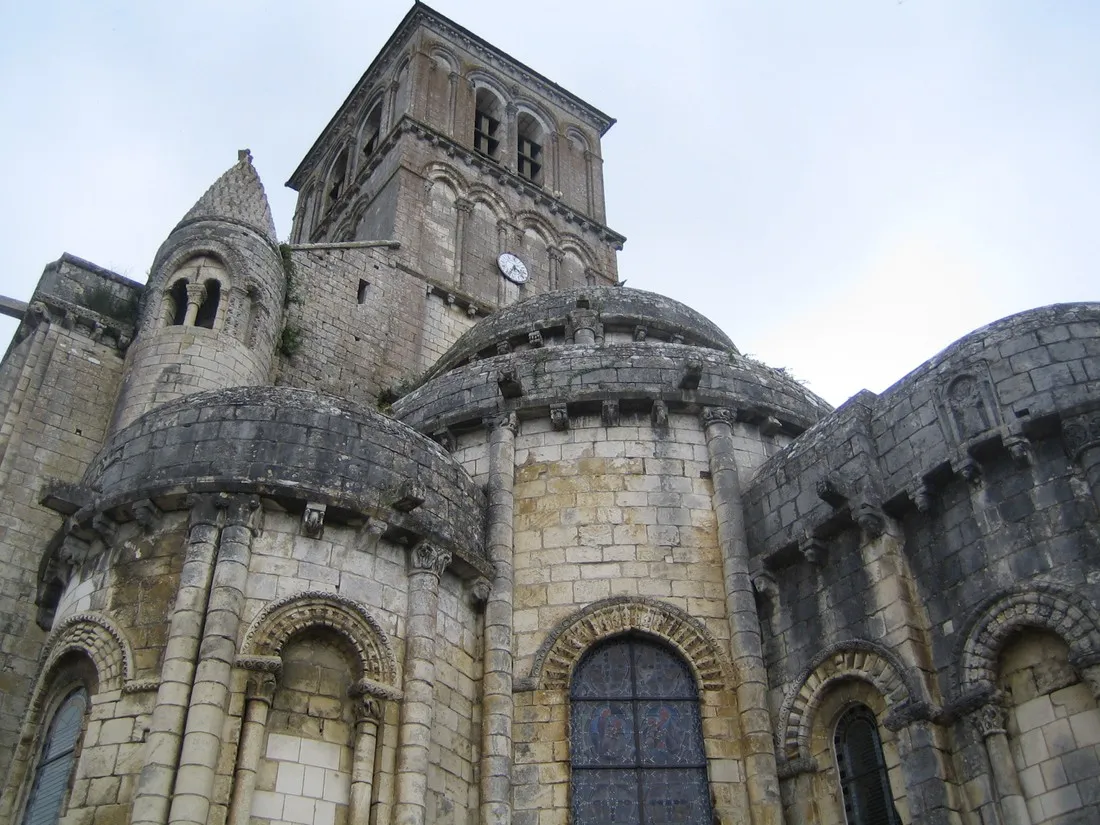 le-camping-municipal-de-la-fontaine-chauvigny-dw5ow