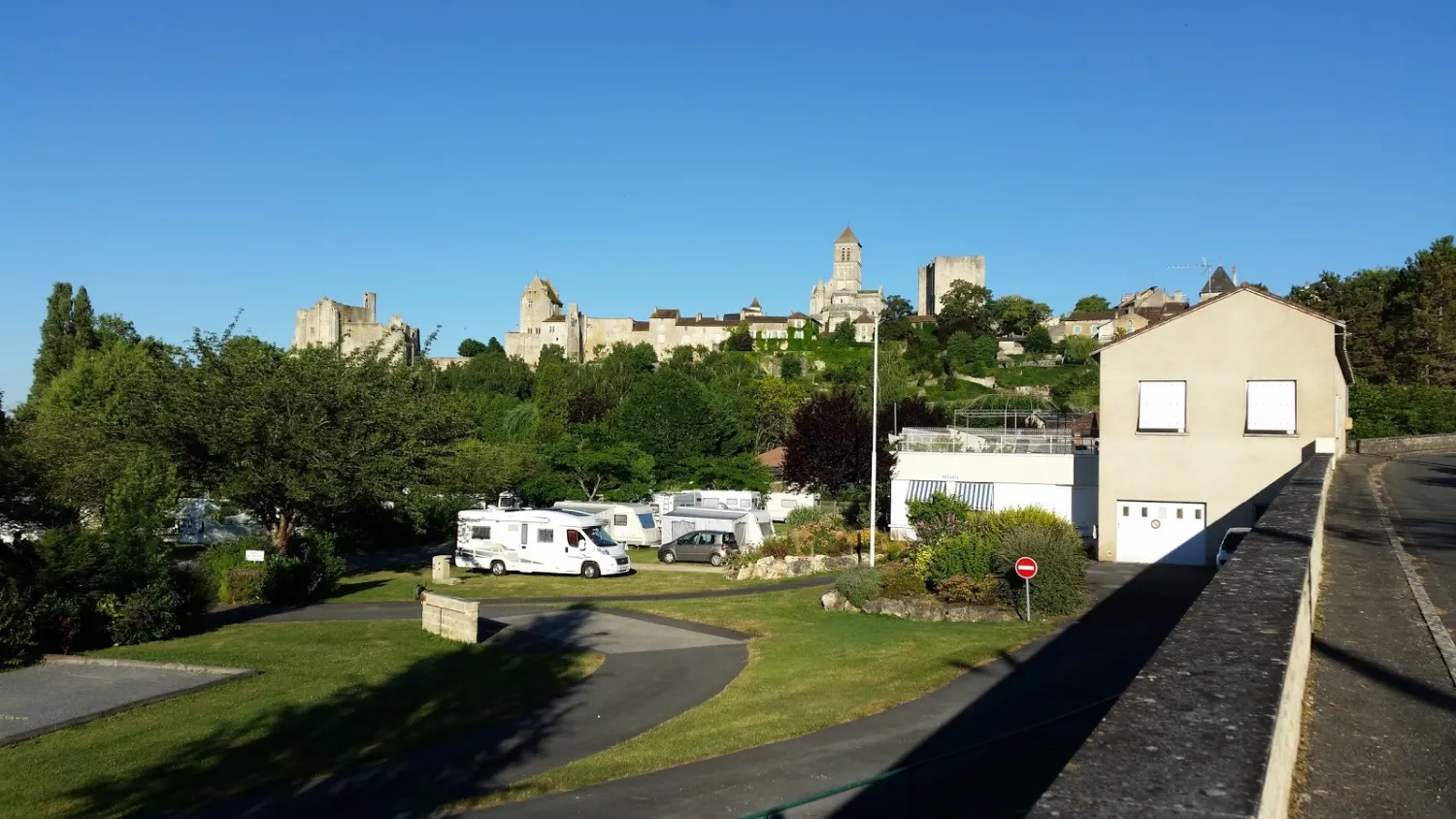 le-camping-municipal-de-la-fontaine-chauvigny-e5fpl