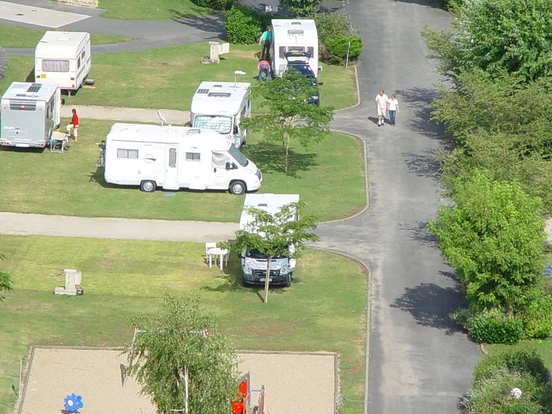 le-camping-municipal-de-la-fontaine-chauvigny-mabeo