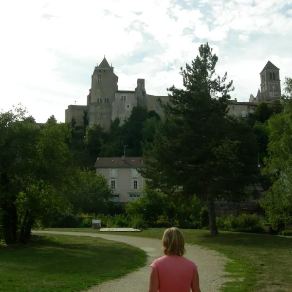 le-camping-municipal-de-la-fontaine-chauvigny-v5w8h