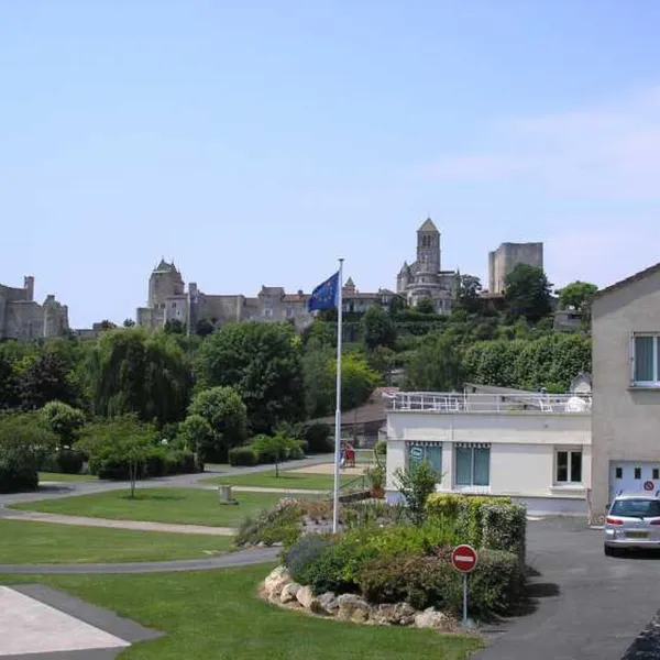le-camping-municipal-de-la-fontaine-chauvigny-yipcq