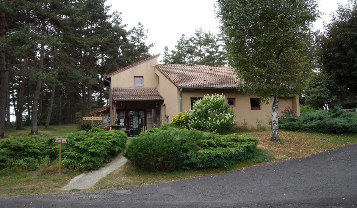 camping-municipal-les-prades-la-chaise-dieu-8pw5y