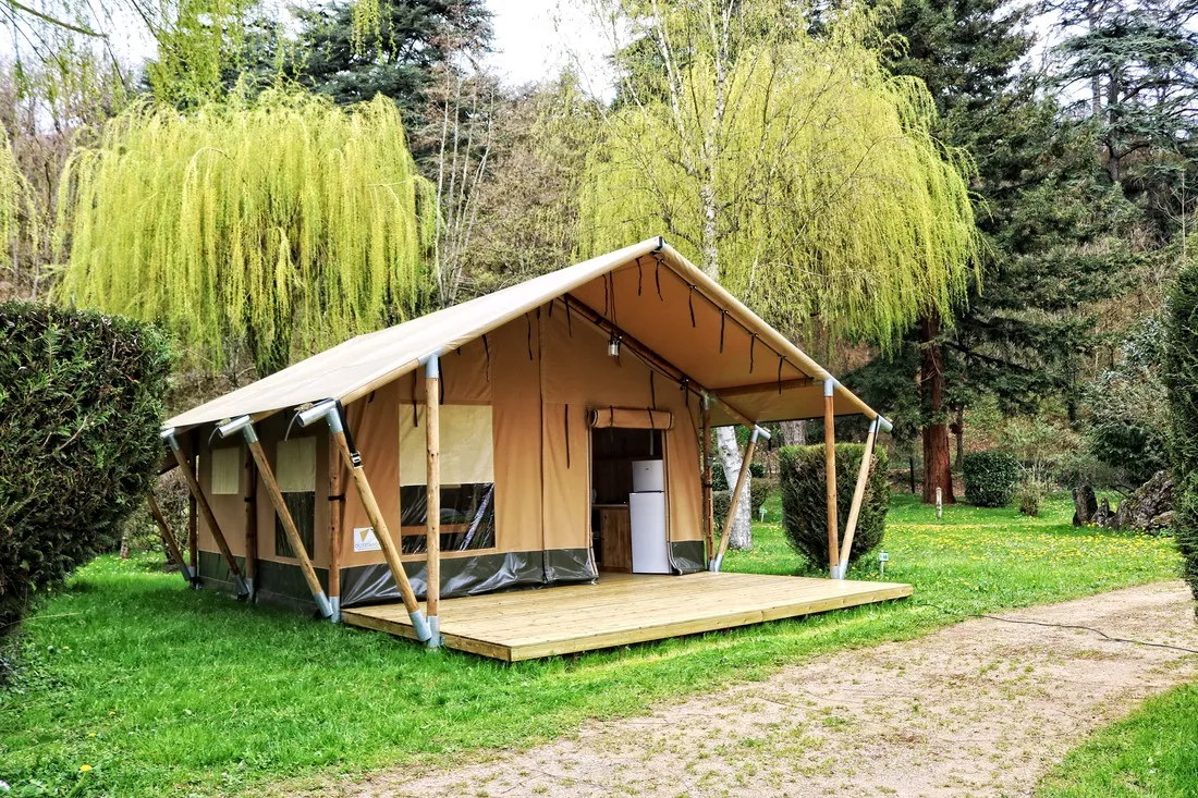 camping-des-grottes-aze-8dbua