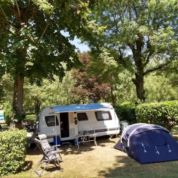 camping-des-grottes-aze-9fnzy