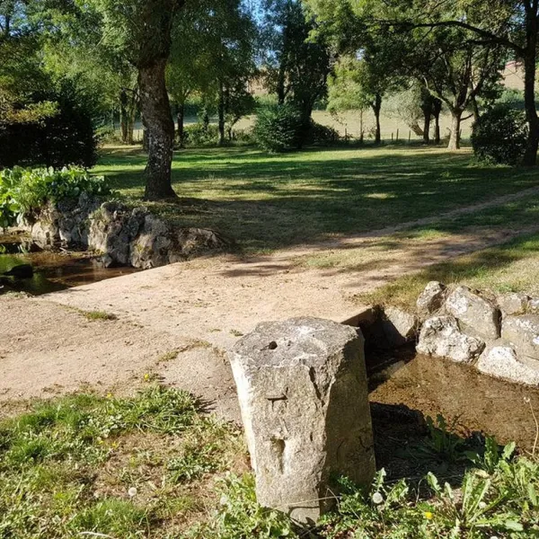 camping-des-grottes-aze-jikpw