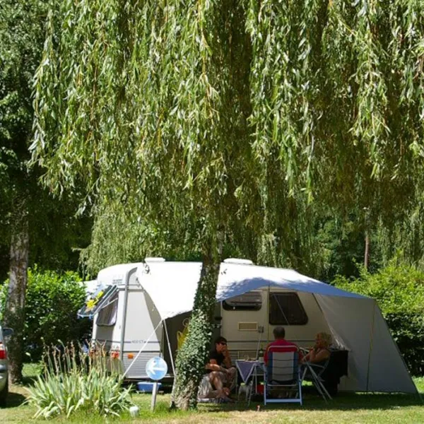camping-des-grottes-aze-peqfn