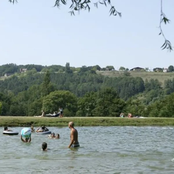 camping-le-lac-plazac-k4qhz