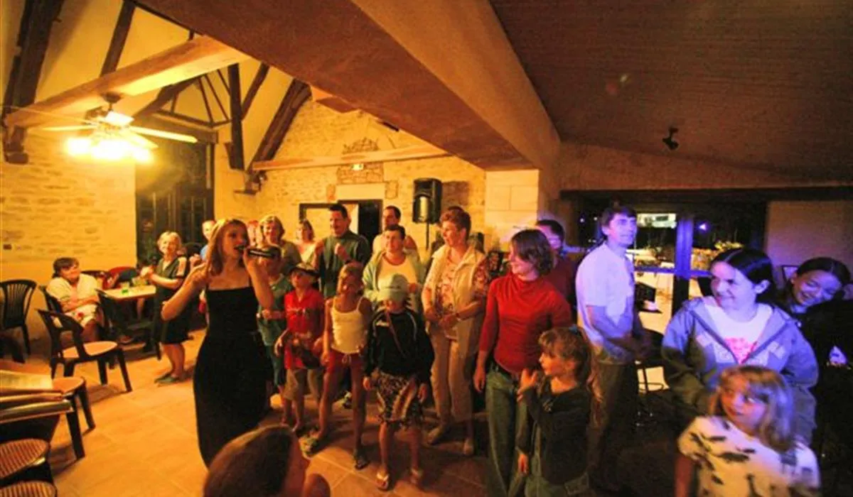 camping-le-lac-plazac-le9hl