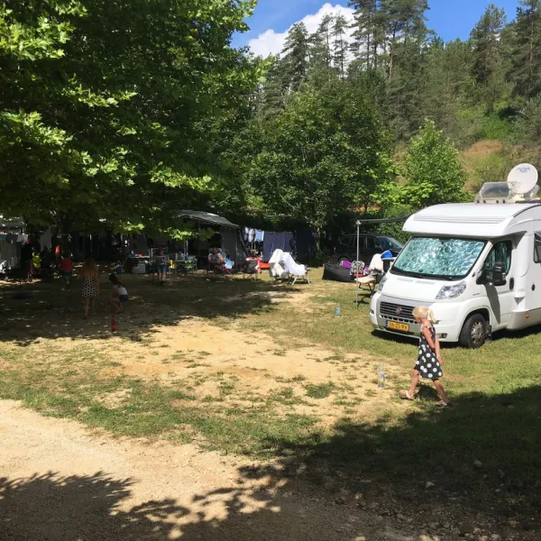 camping-le-lac-plazac-mfjpb