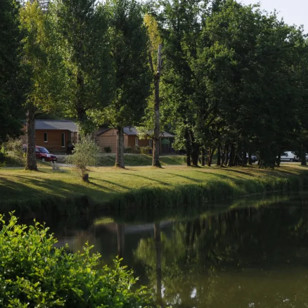 camping-le-lac-plazac-zeyce