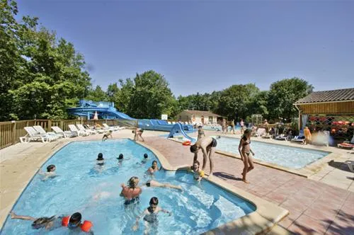 lou-castel-castelnaud-la-chapelle-z2vlz